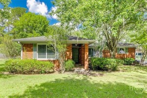 featured image of 104 W Moore St