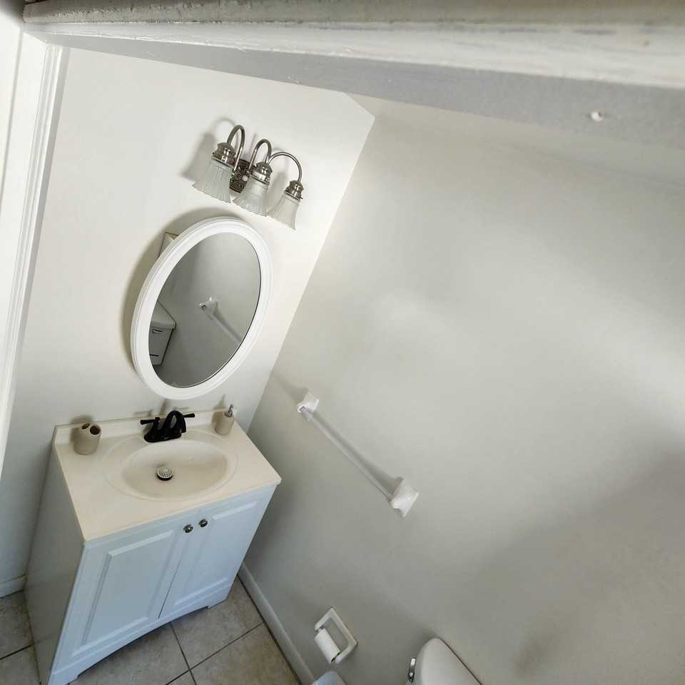 Chinaberry Dr - Photo 7 of 10