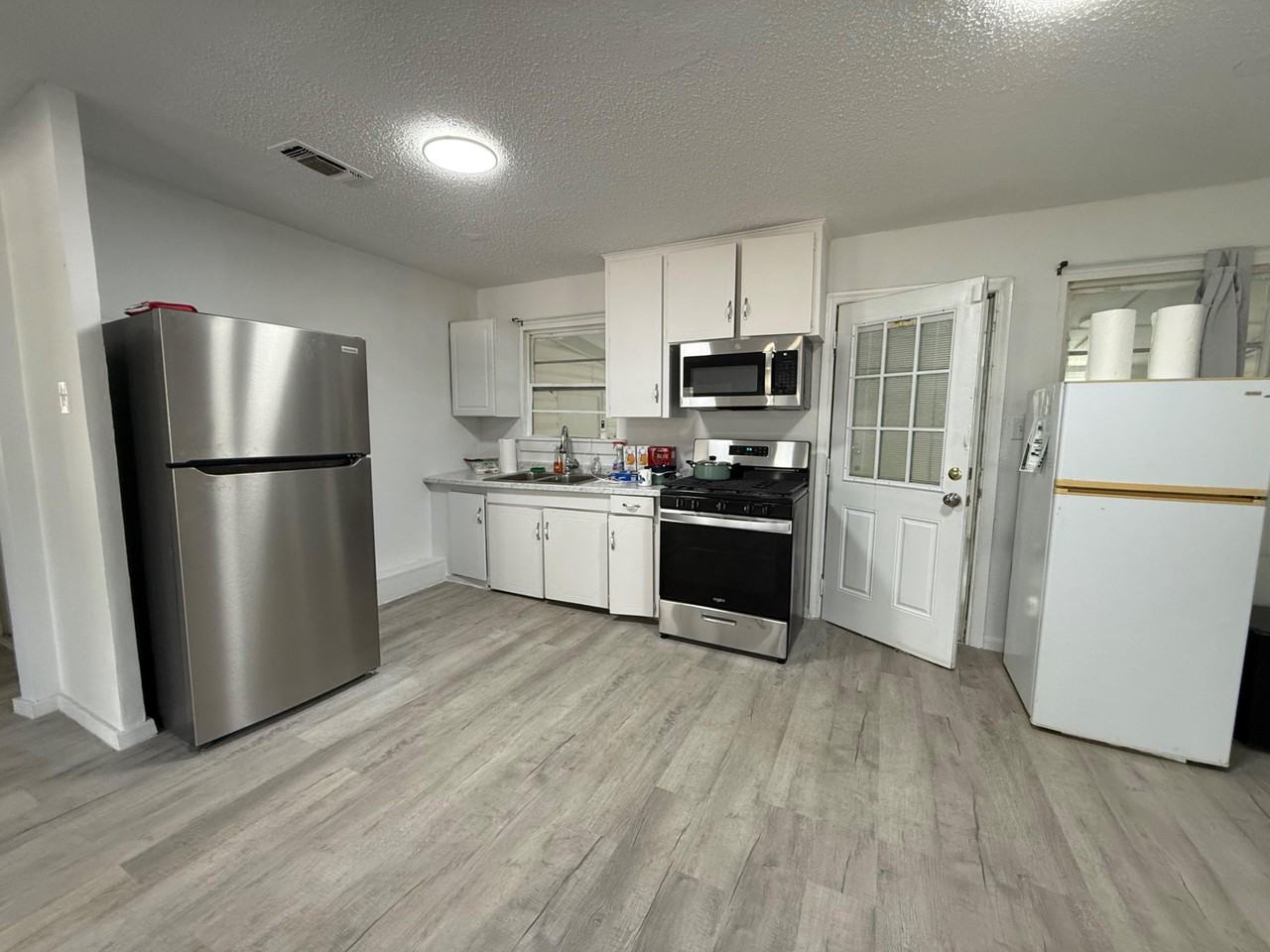 Highland Dr - Photo 7 of 34