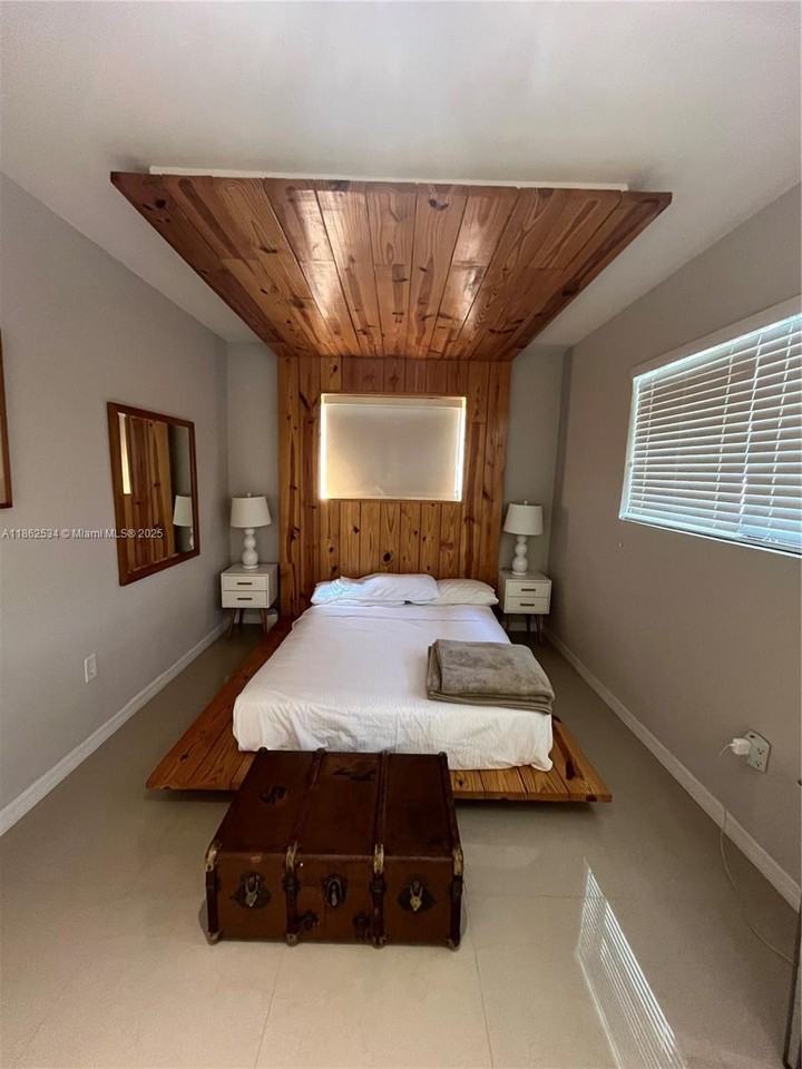 6345 Southwest 35th Street - Photo 2 of 8