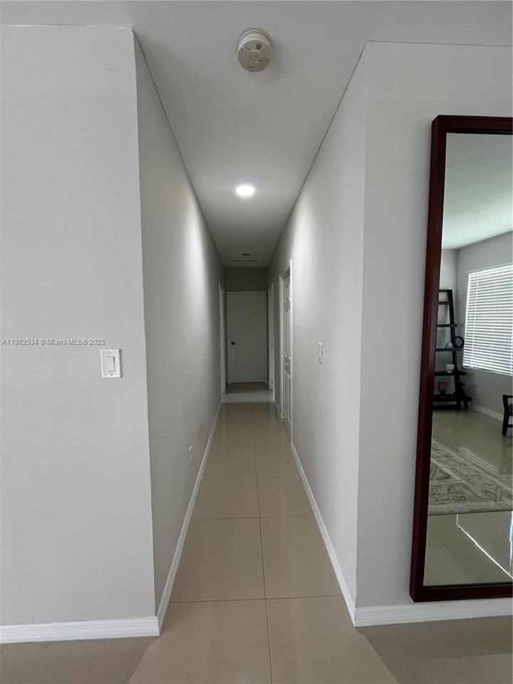 6345 Southwest 35th Street - Photo 4 of 8