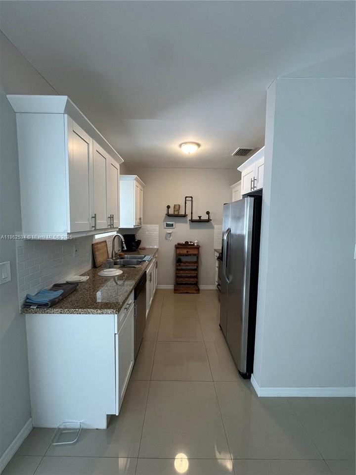 6345 Southwest 35th Street - Photo 7 of 8