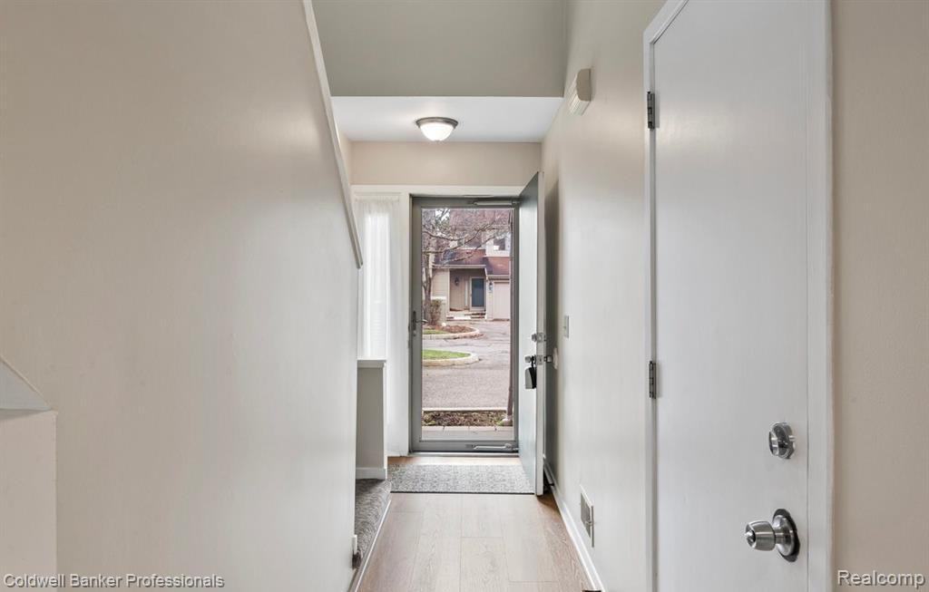 708 Preston Ct - Photo 3 of 28