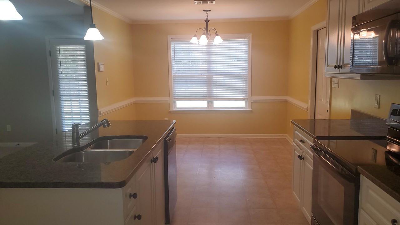 1423 Summit Way - Photo 3 of 7