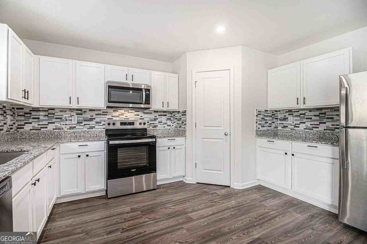 532 Pemberton St - Photo 4 of 26