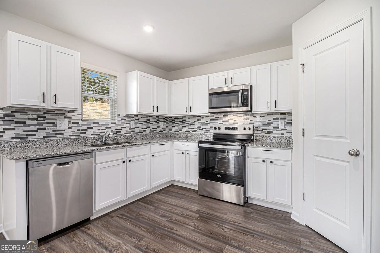 532 Pemberton St - Photo 5 of 26