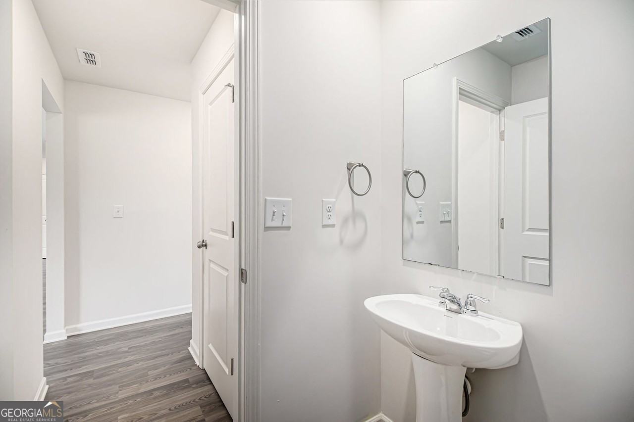 532 Pemberton St - Photo 7 of 26