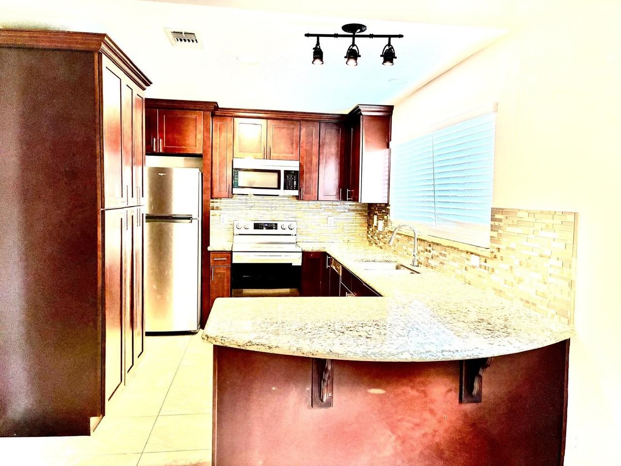 16927 Hibiscus Ln - Photo 3 of 18