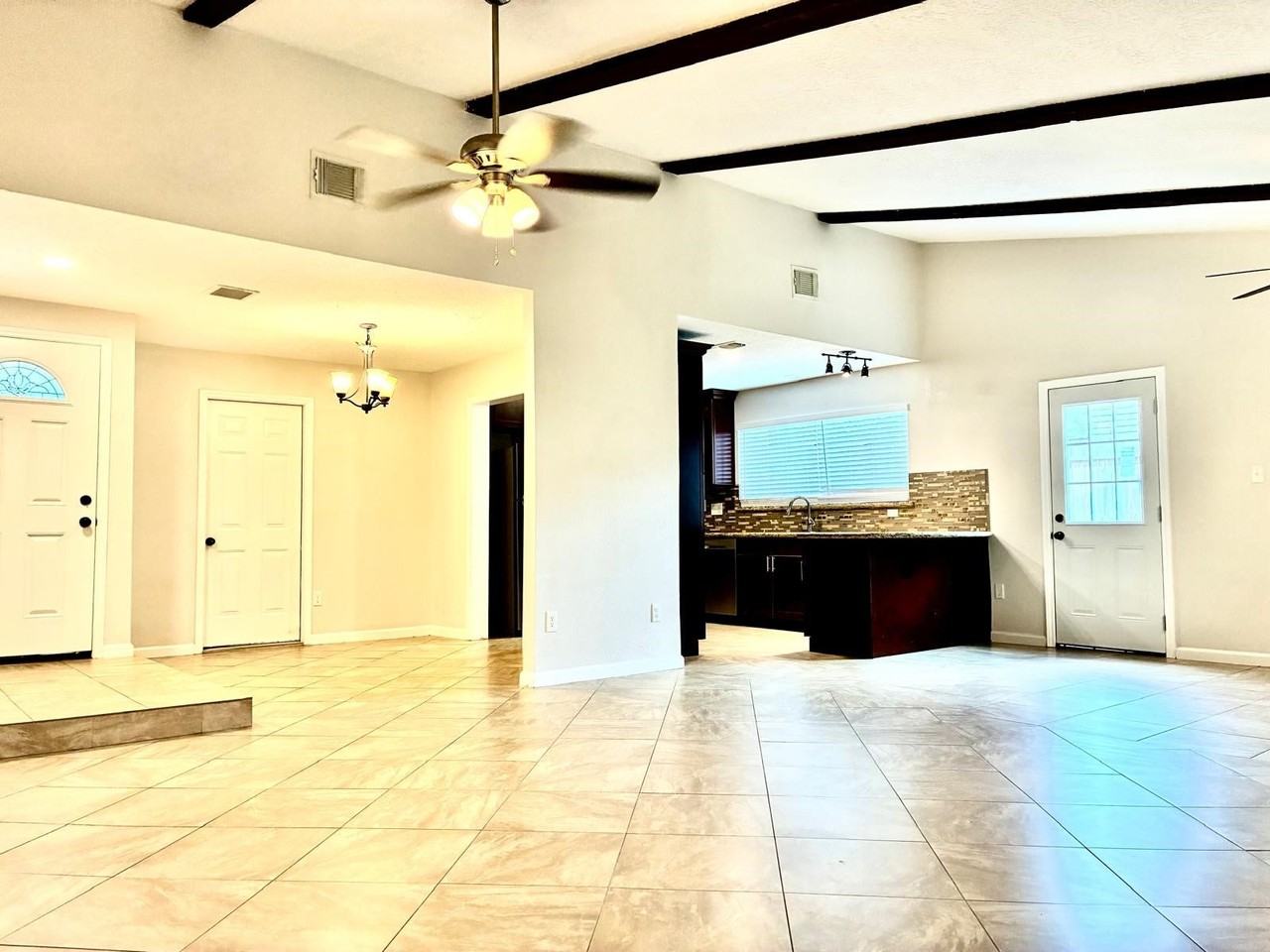 16927 Hibiscus Ln - Photo 5 of 18