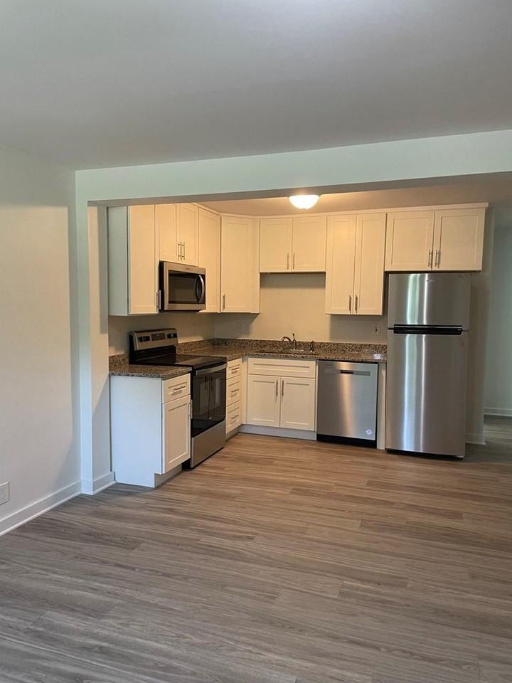 401 S 2nd Ave Apt B - Photo 2 of 12