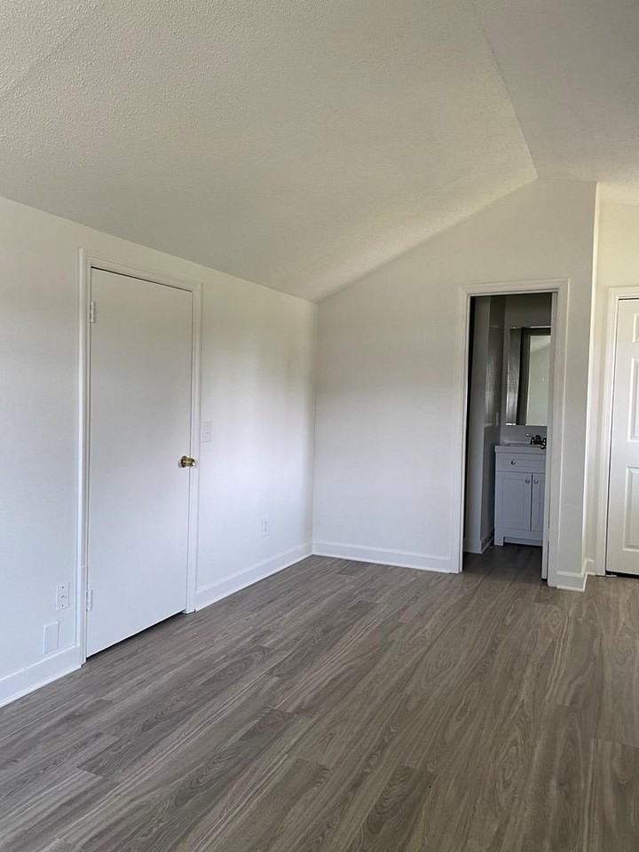 401 S 2nd Ave Apt B - Photo 7 of 12