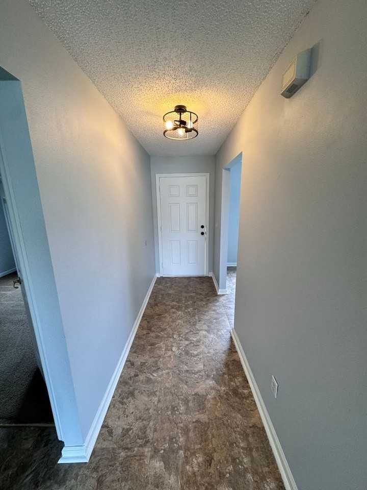 18 Roxbury Lane - Photo 2 of 17