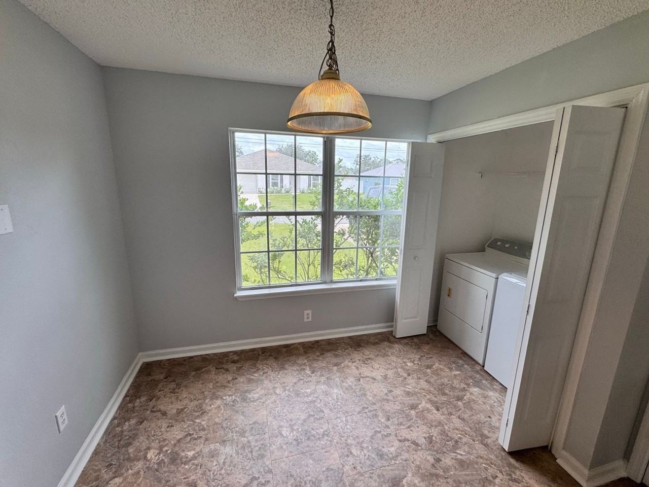 18 Roxbury Lane - Photo 6 of 17