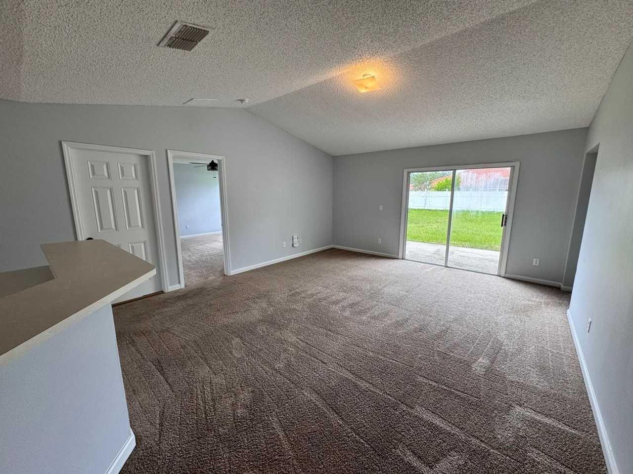 18 Roxbury Lane - Photo 7 of 17