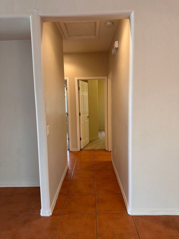 1218 W Montelupo Dr - Photo 5 of 11