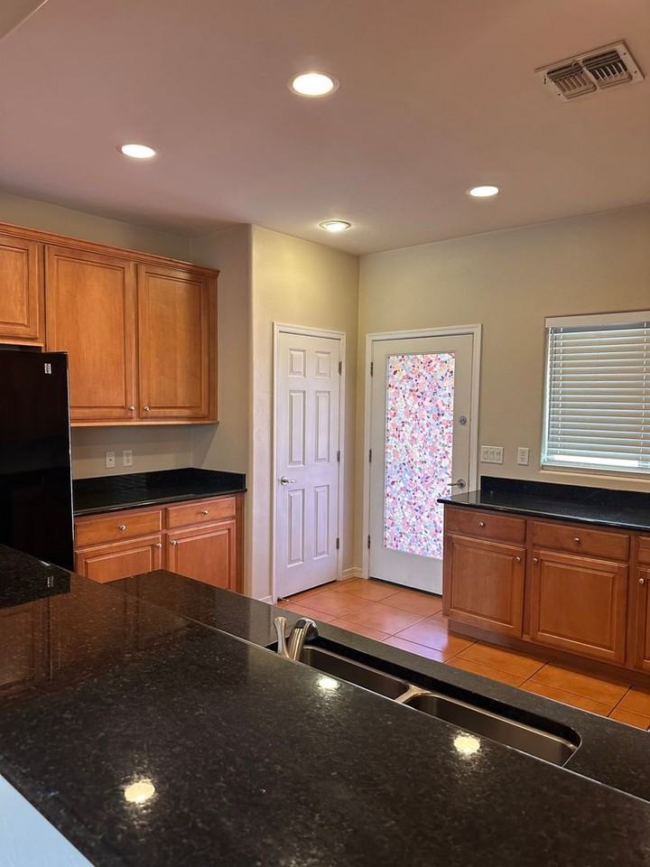 1218 W Montelupo Dr - Photo 6 of 11