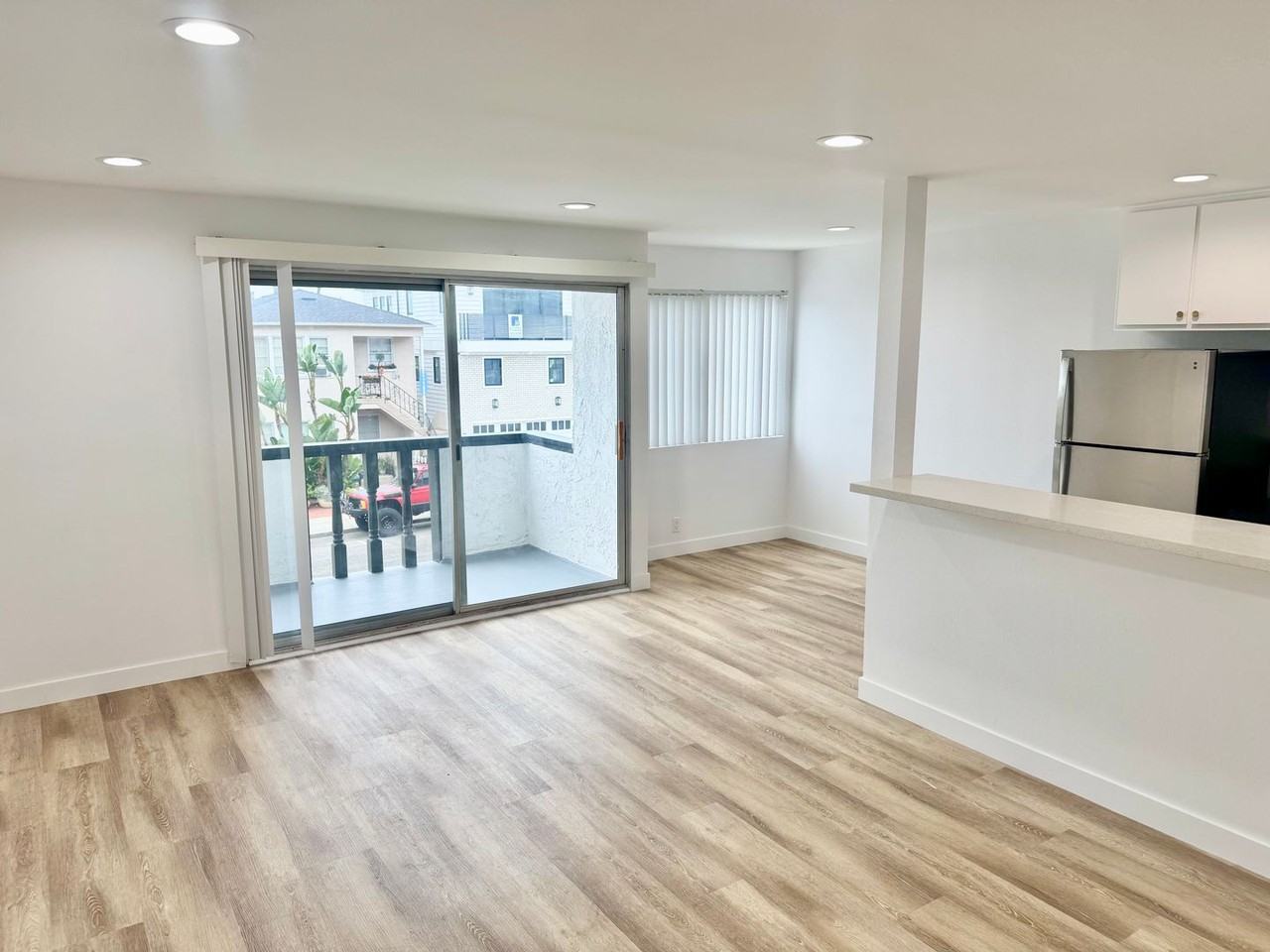 Monterey 1448 - Photo 2 of 34