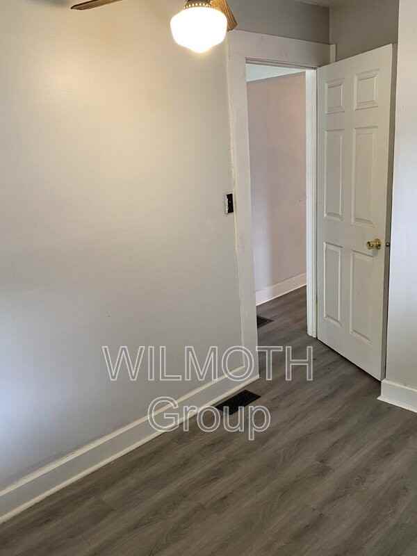 1221 N Oxford St - Photo 4 of 16