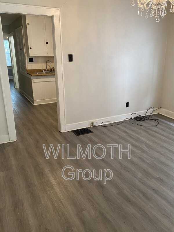 1221 N Oxford St - Photo 5 of 16