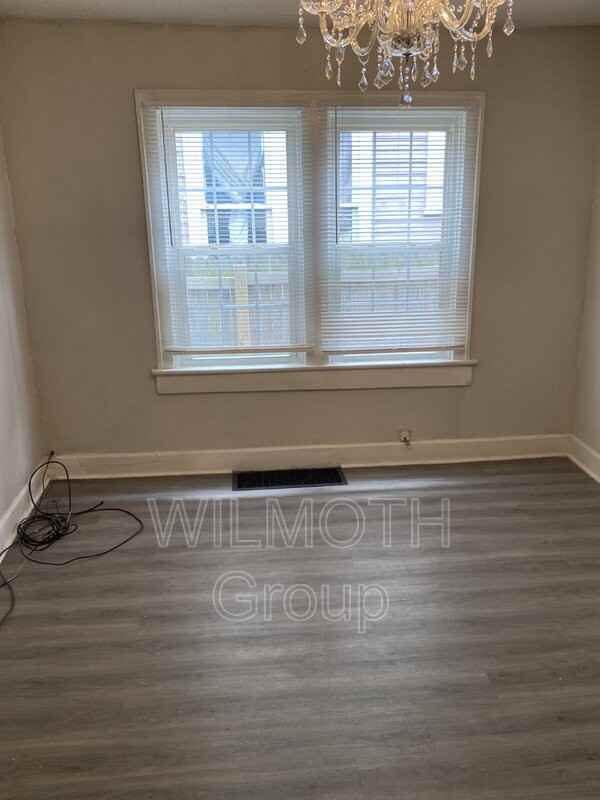 1221 N Oxford St - Photo 7 of 16