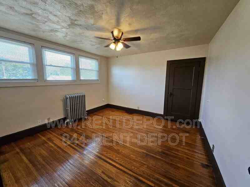 400 E Columbia St #C - Photo 3 of 7