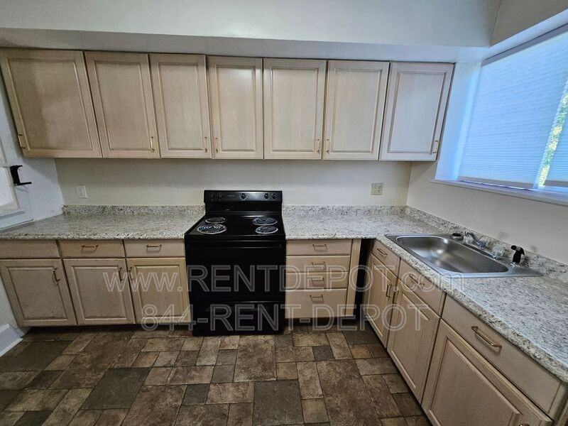 400 E Columbia St #C - Photo 6 of 7