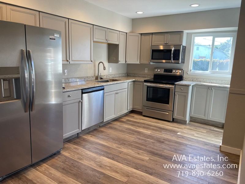 2123 Driftwood Ln - Photo 2 of 14