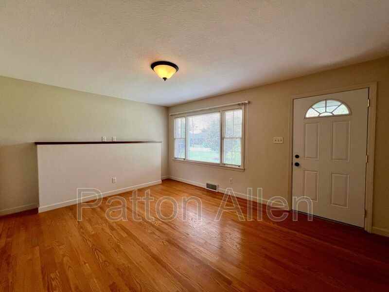 114 Arco Rd - Photo 3 of 24