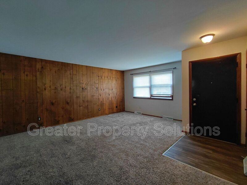 1663A Robin Ln - Photo 2 of 7