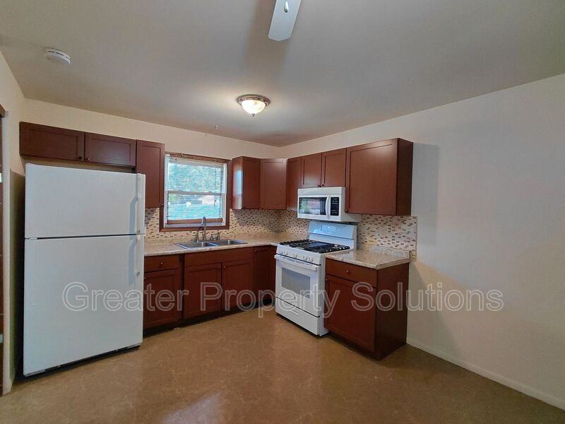 1663A Robin Ln - Photo 3 of 7