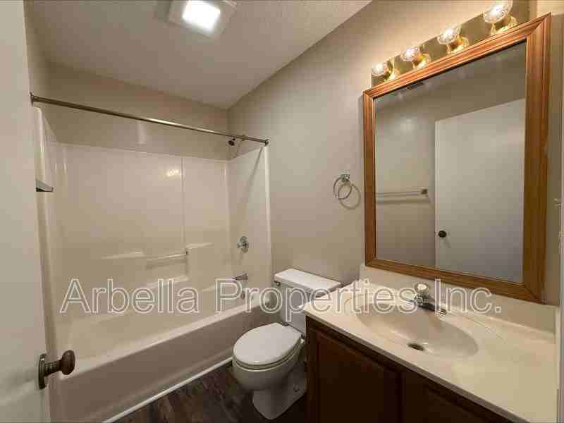 420 W Jackson Blvd #26 - Photo 7 of 11