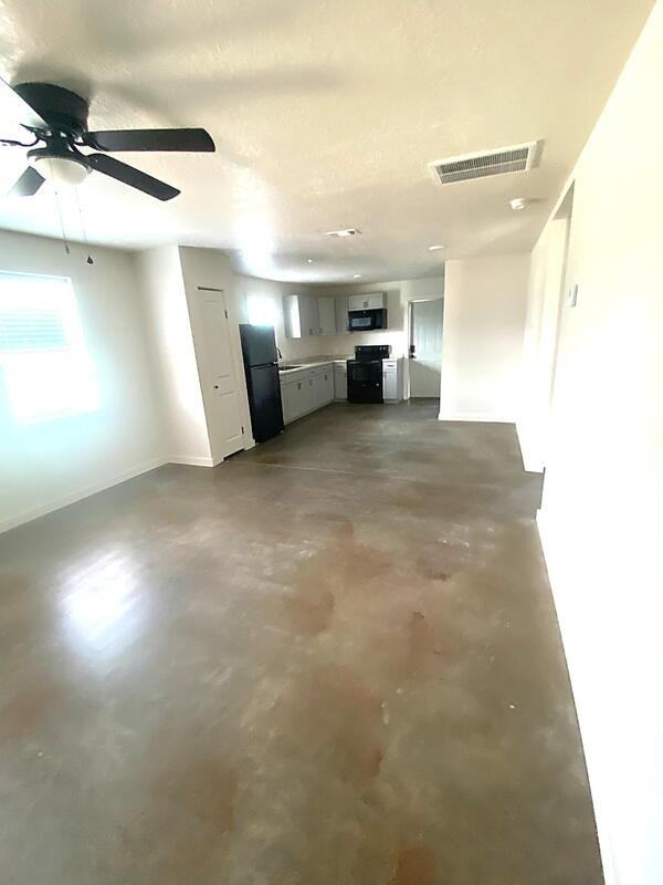 301 10th Ave - Photo 2 of 7