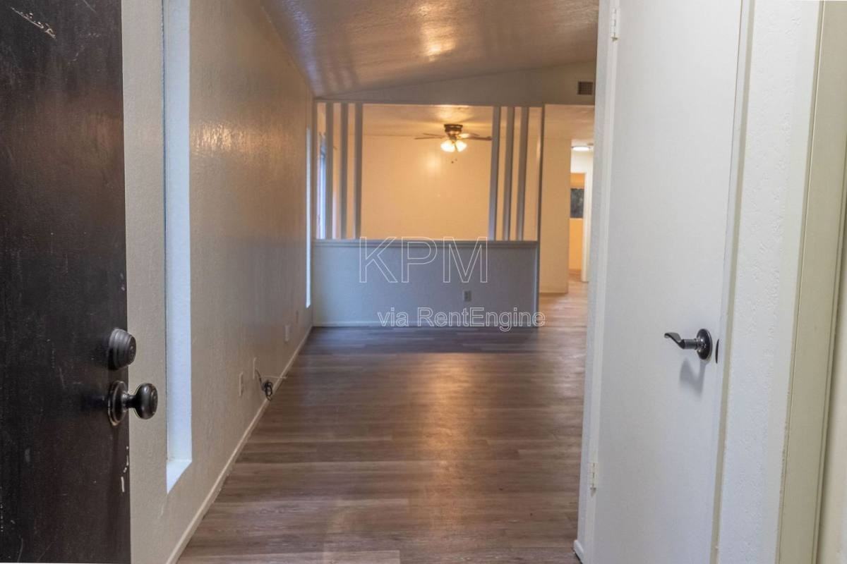 5626 Blackoak Ct - Photo 3 of 10