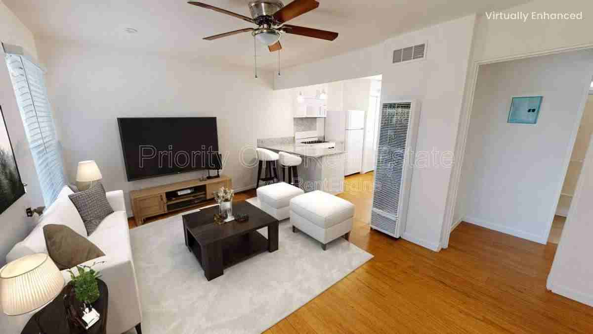 433 20th St - Photo 2 of 10