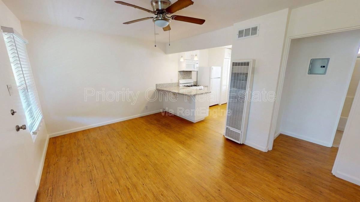 433 20th St - Photo 3 of 10