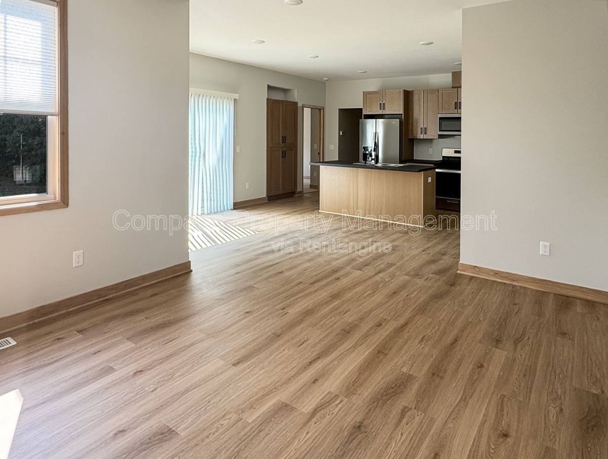 17416 Hickory St - Photo 2 of 10
