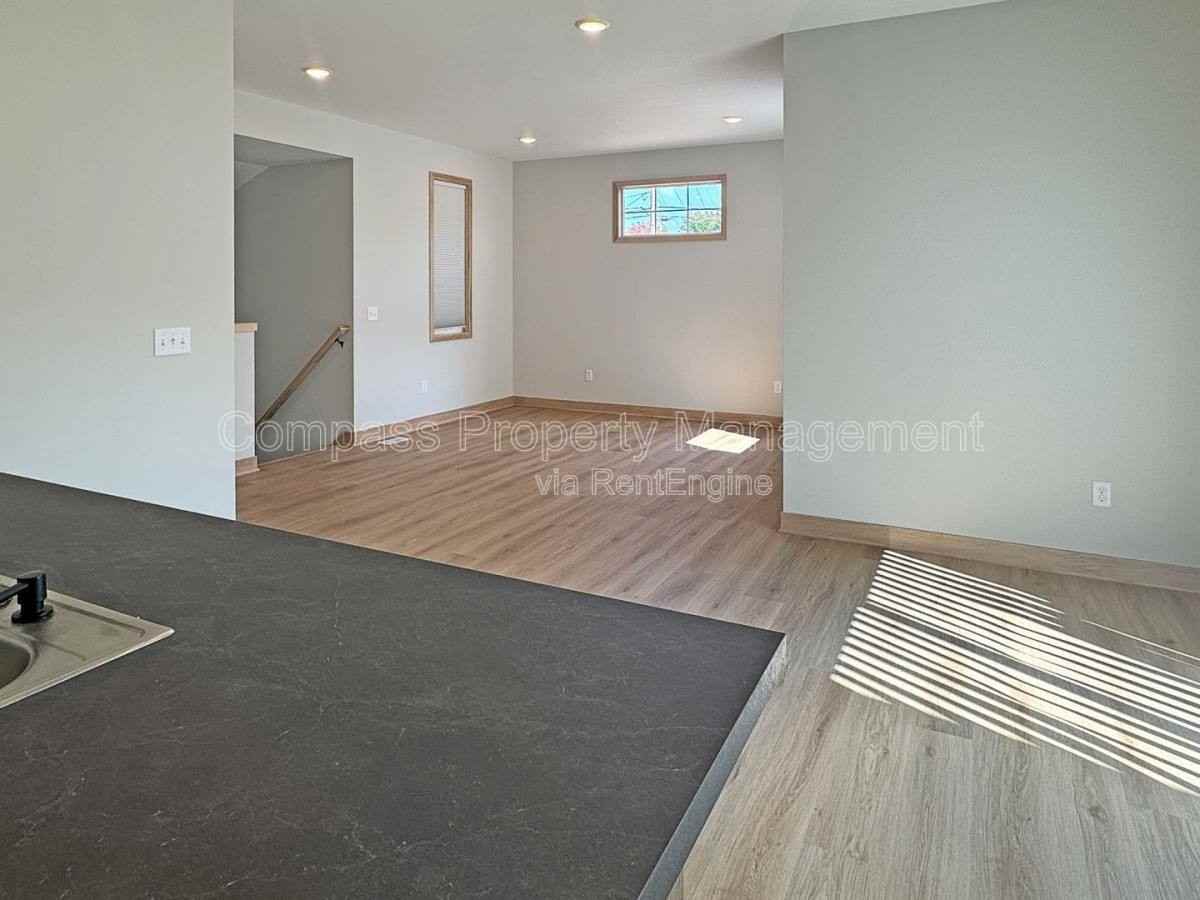 17416 Hickory St - Photo 3 of 10