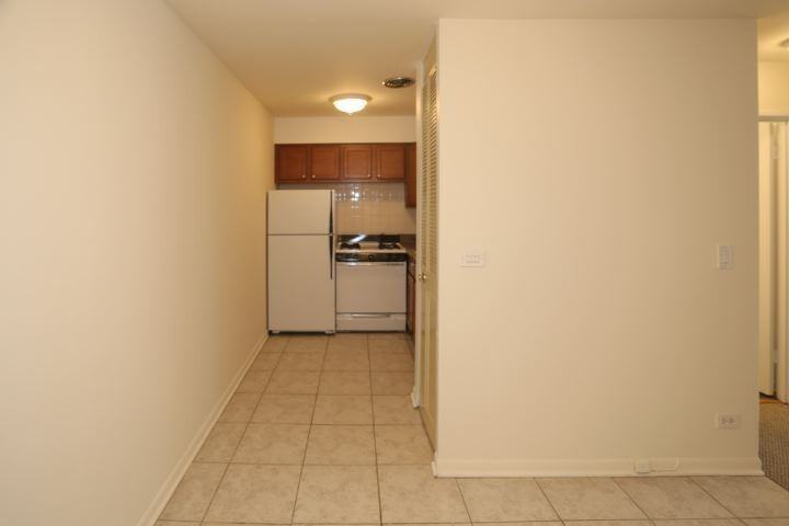 540 W Roscoe St #278 - Photo 5 of 17