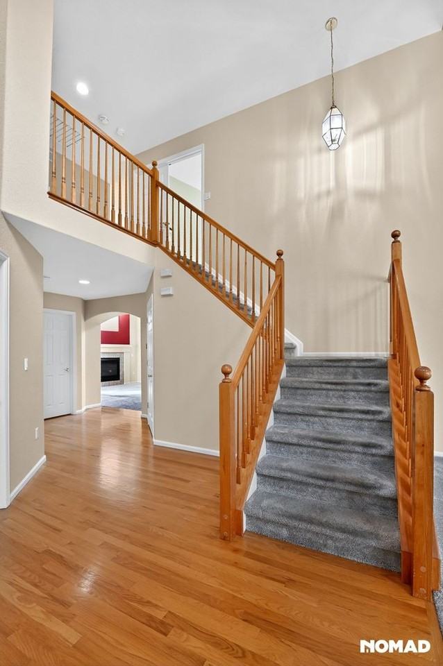 6070 Deframe Ct - Photo 3 of 32
