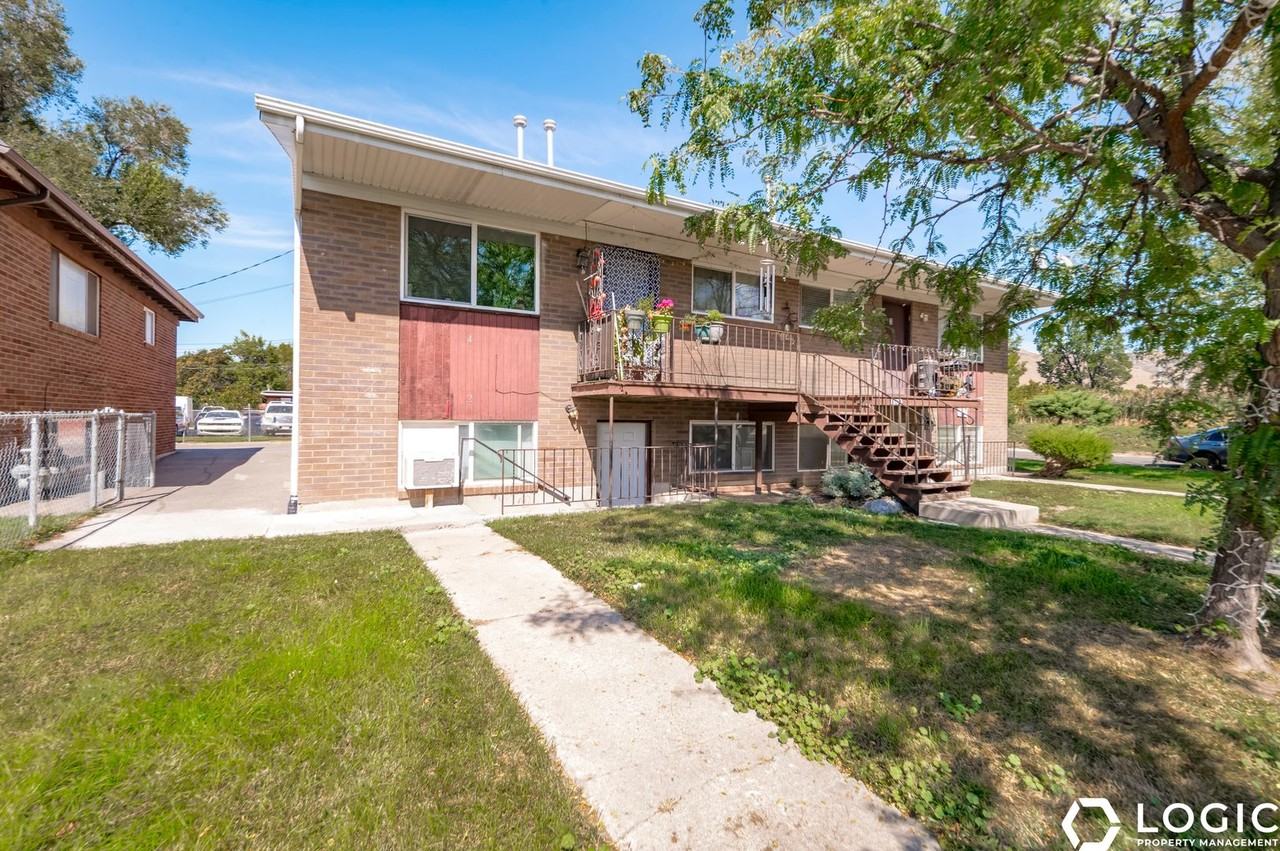 1600 W Ivy Cir - Photo 3 of 20