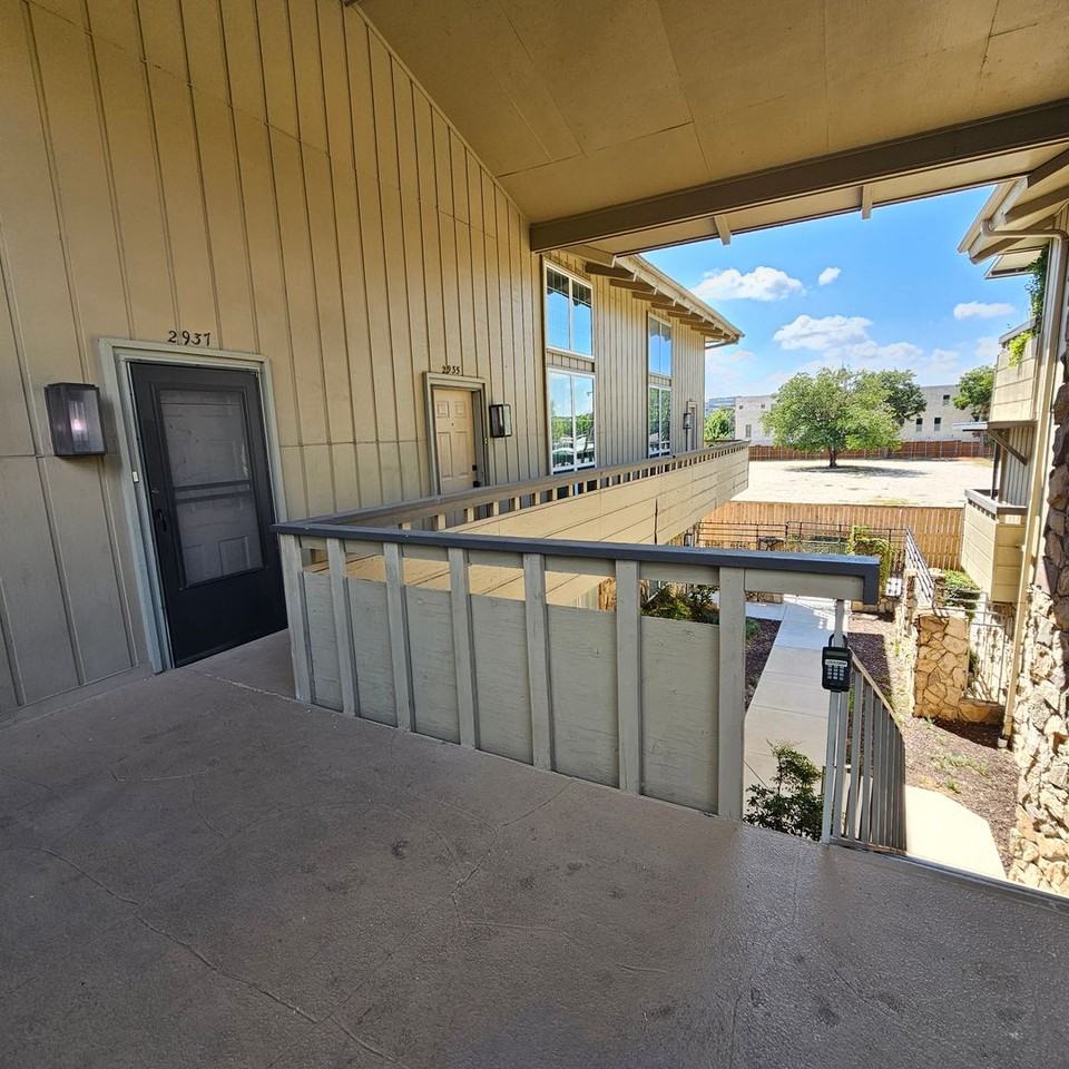 2937 Shelby Ave - Photo 3 of 21