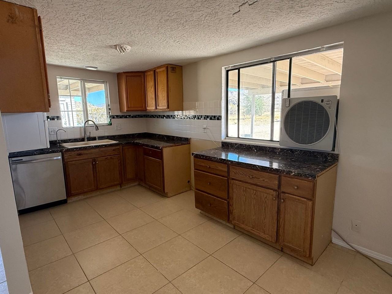 13971 Fairview Valley Rd - Photo 3 of 50