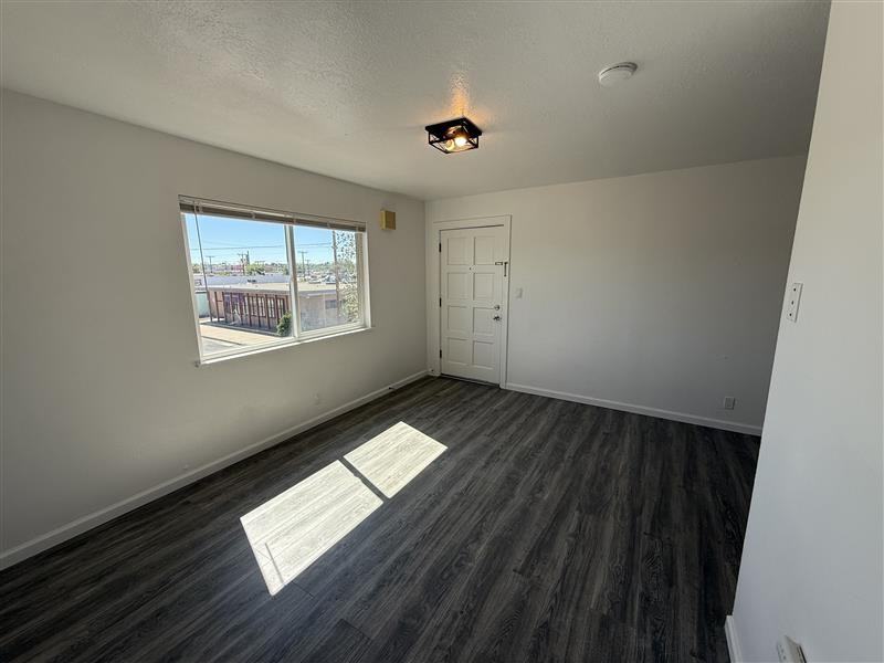 202 Quincy St Ne - Photo 5 of 37