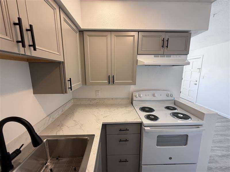 202 Quincy St Ne - Photo 2 of 37