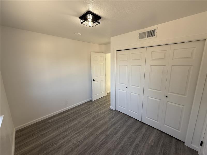 202 Quincy St Ne - Photo 6 of 37