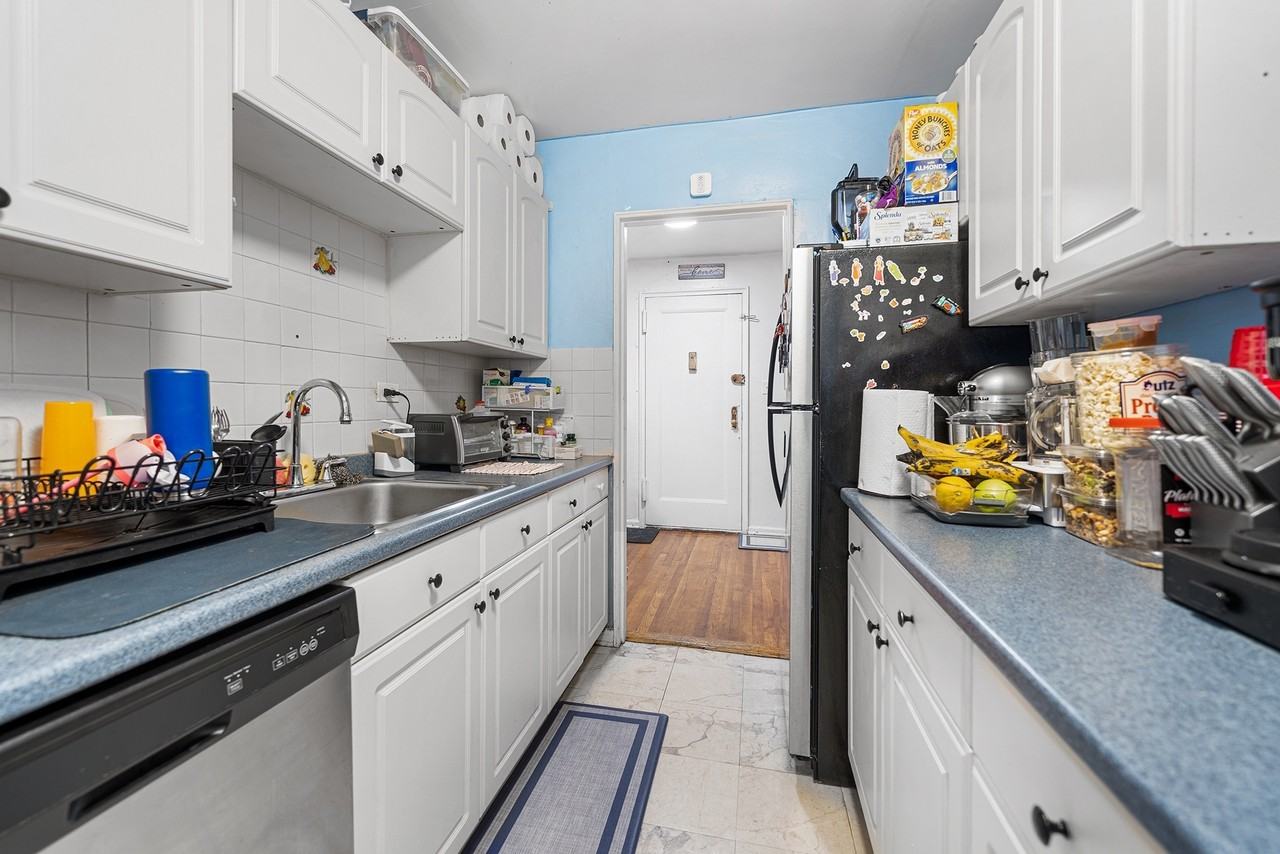 8355 Woodhaven Blvd - Photo 2 of 5