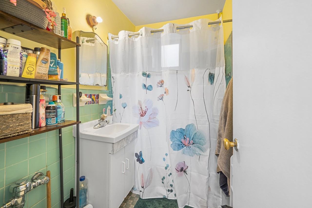 8355 Woodhaven Blvd - Photo 3 of 5