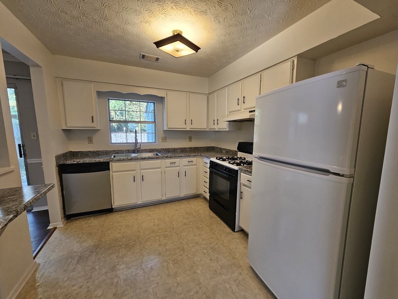 3065 Shadow Walk Ln - Photo 6 of 13