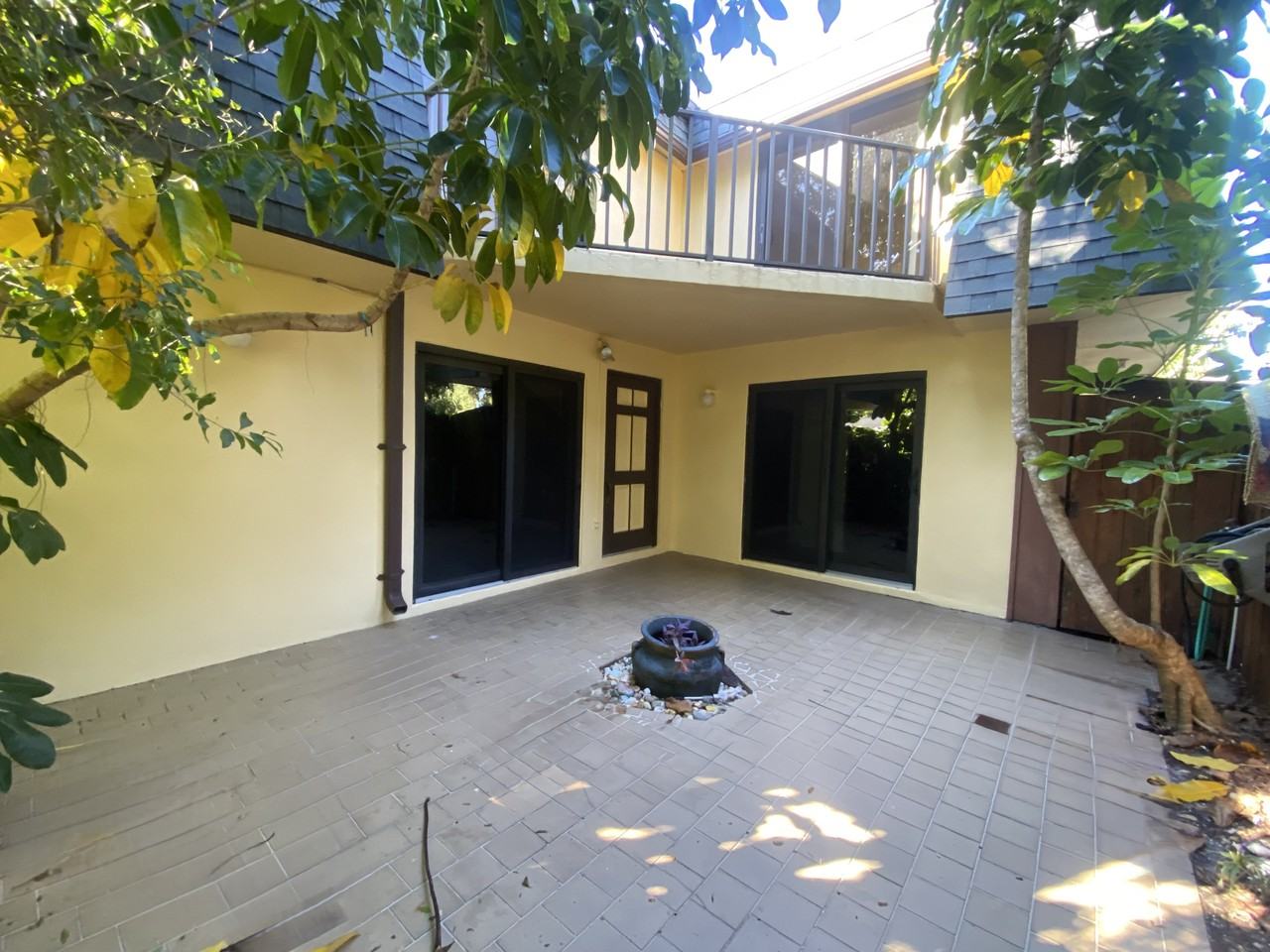 3810 Saxon Dr - Photo 2 of 23