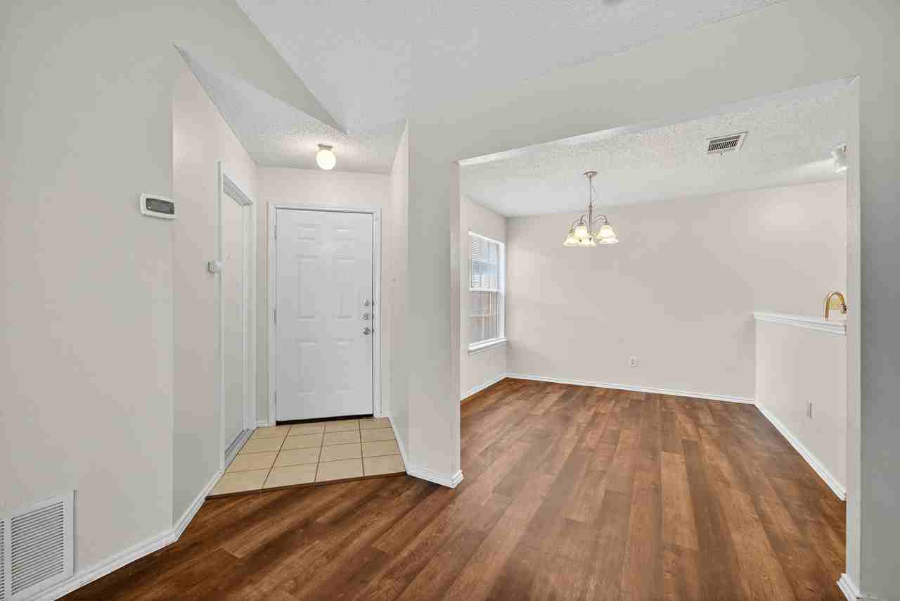 7272 Hardesty - Photo 4 of 23